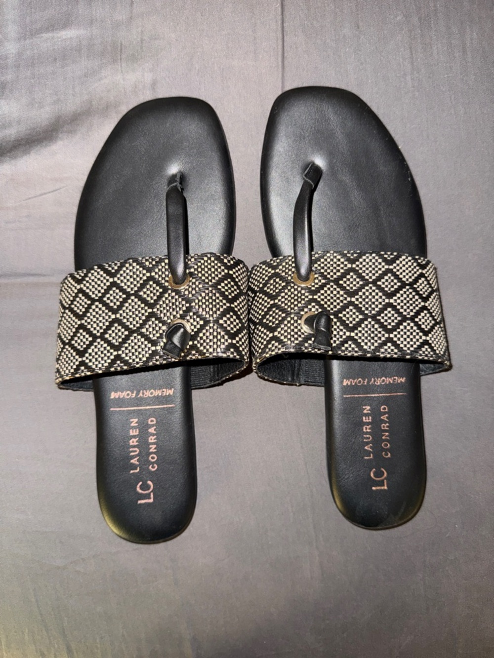 LC Lauren Conrad Black and Cream Patterned Slide Thong Sandals